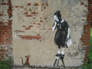 Banksy pokazał, jak wygląda. Obrazy graffiti, street art. Kim jest Banksy?