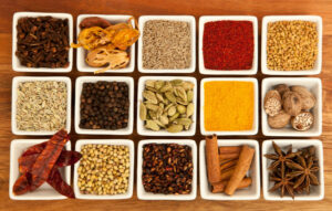 Czym się różni curry od garam masala? Skład, właściwości zdrowotne i zastosowanie w kuchni