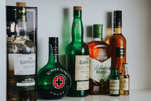 Różnica między szkocką whiskey, irlandzką a burbonem?